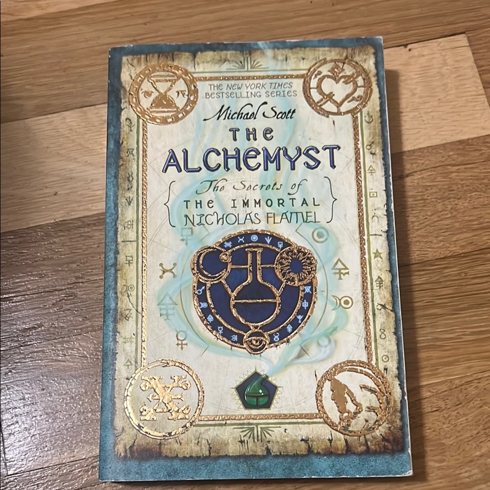 The Alchemyst by - Blue and Gold Cover